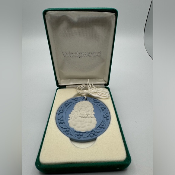 Annual Jasperware Ornament
by WEDGWOOD - Picture 1 of 4